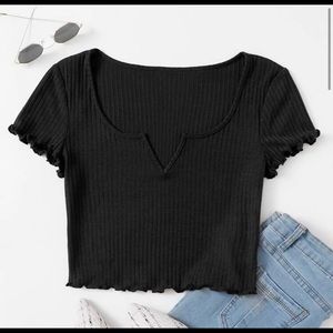 NOTCH NECK LETTUCE EDGE TEE